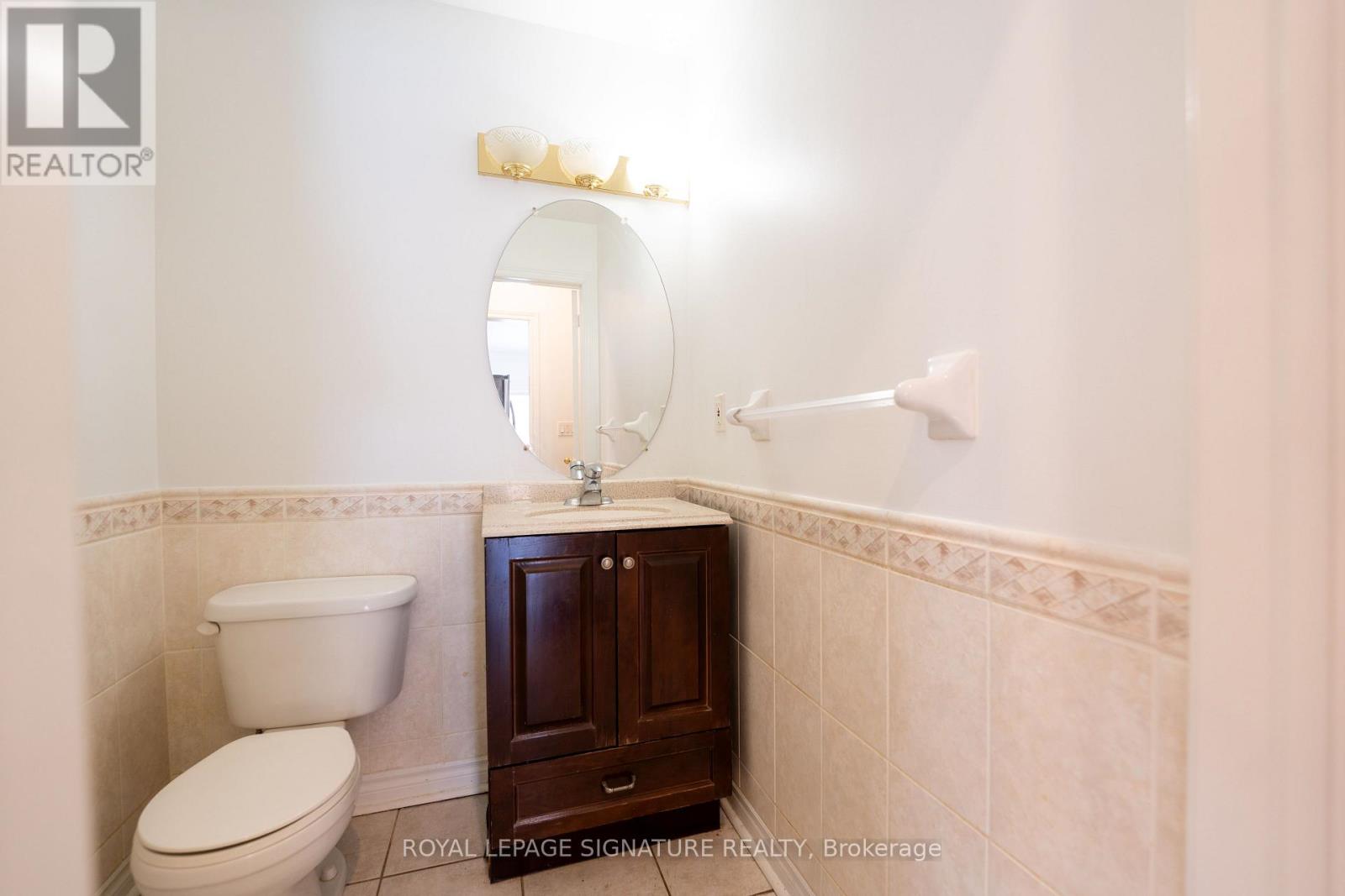 717 Salinger Court, Mississauga, Ontario  L5W 1L4 - Photo 21 - W12898788