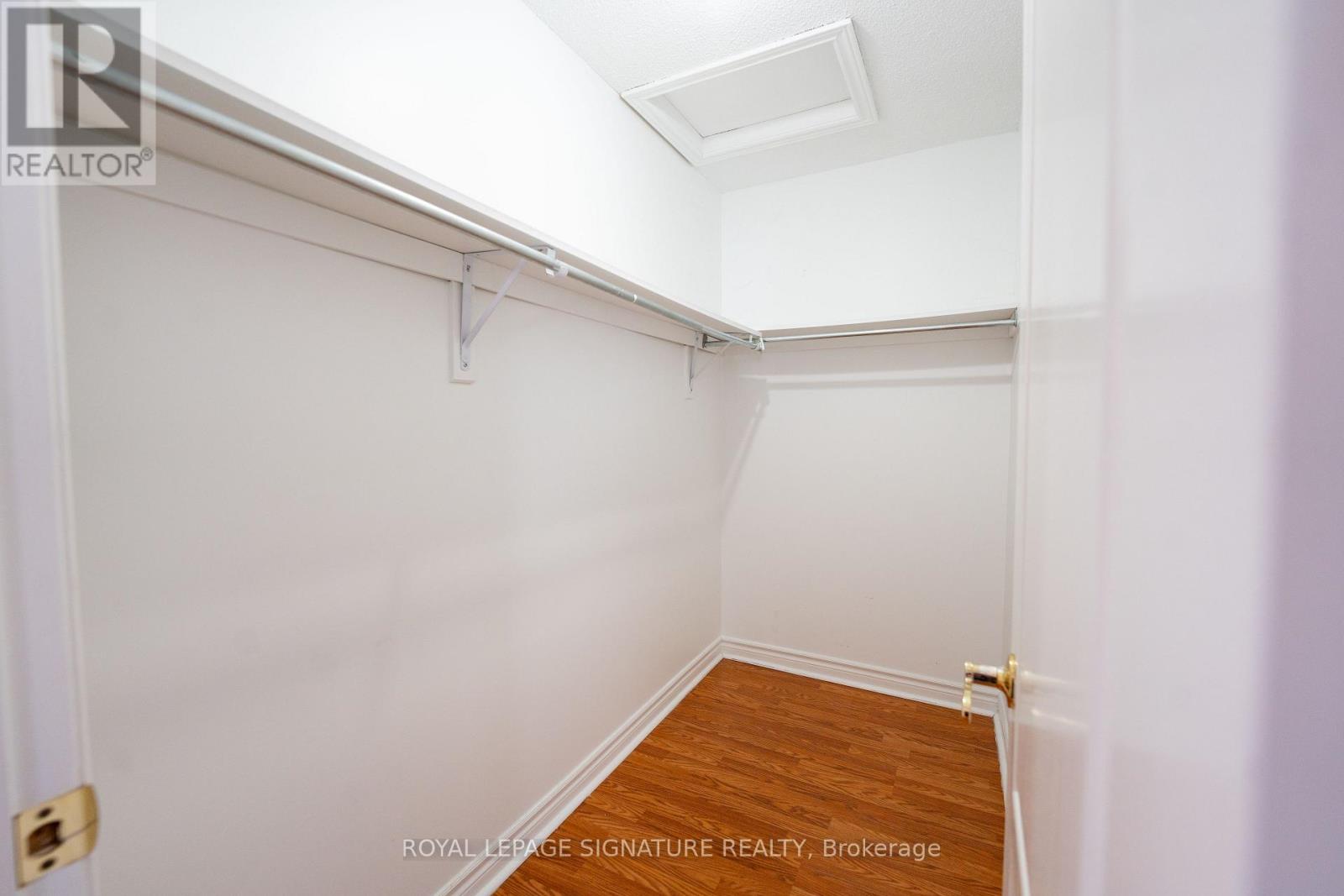 717 Salinger Court, Mississauga, Ontario  L5W 1L4 - Photo 29 - W12898788