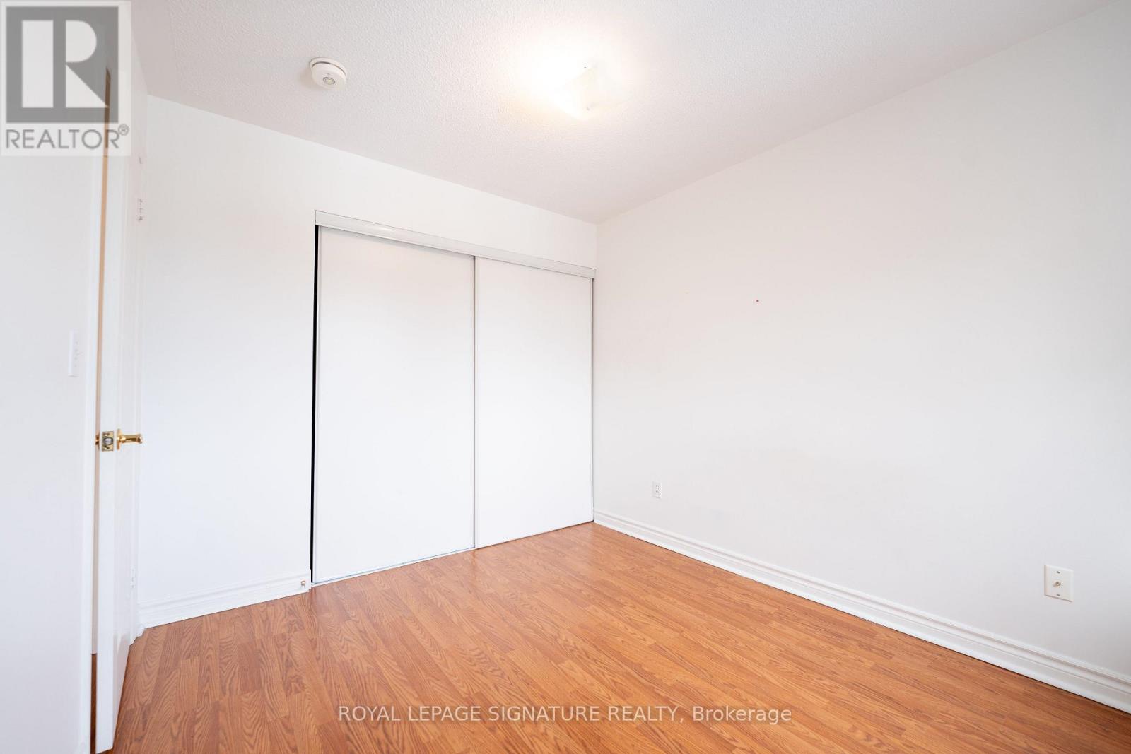 717 Salinger Court, Mississauga, Ontario  L5W 1L4 - Photo 32 - W12898788