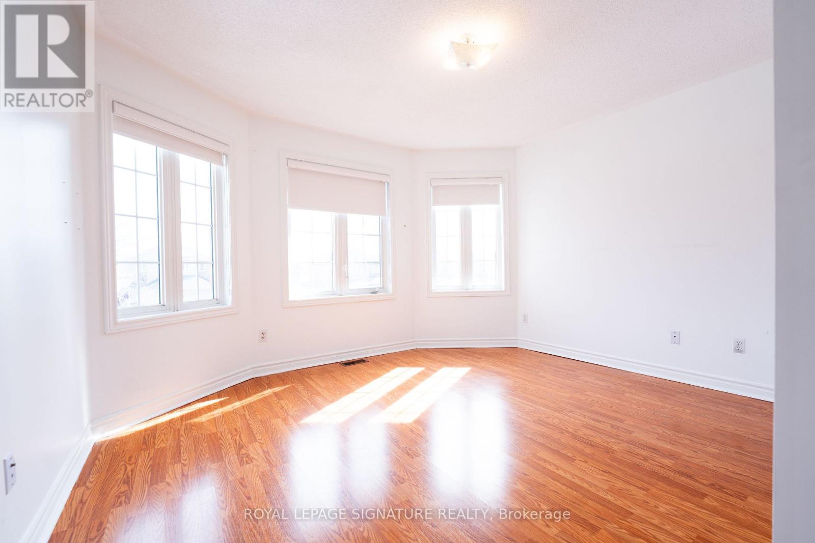 717 Salinger Court, Mississauga, Ontario  L5W 1L4 - Photo 33 - W12898788