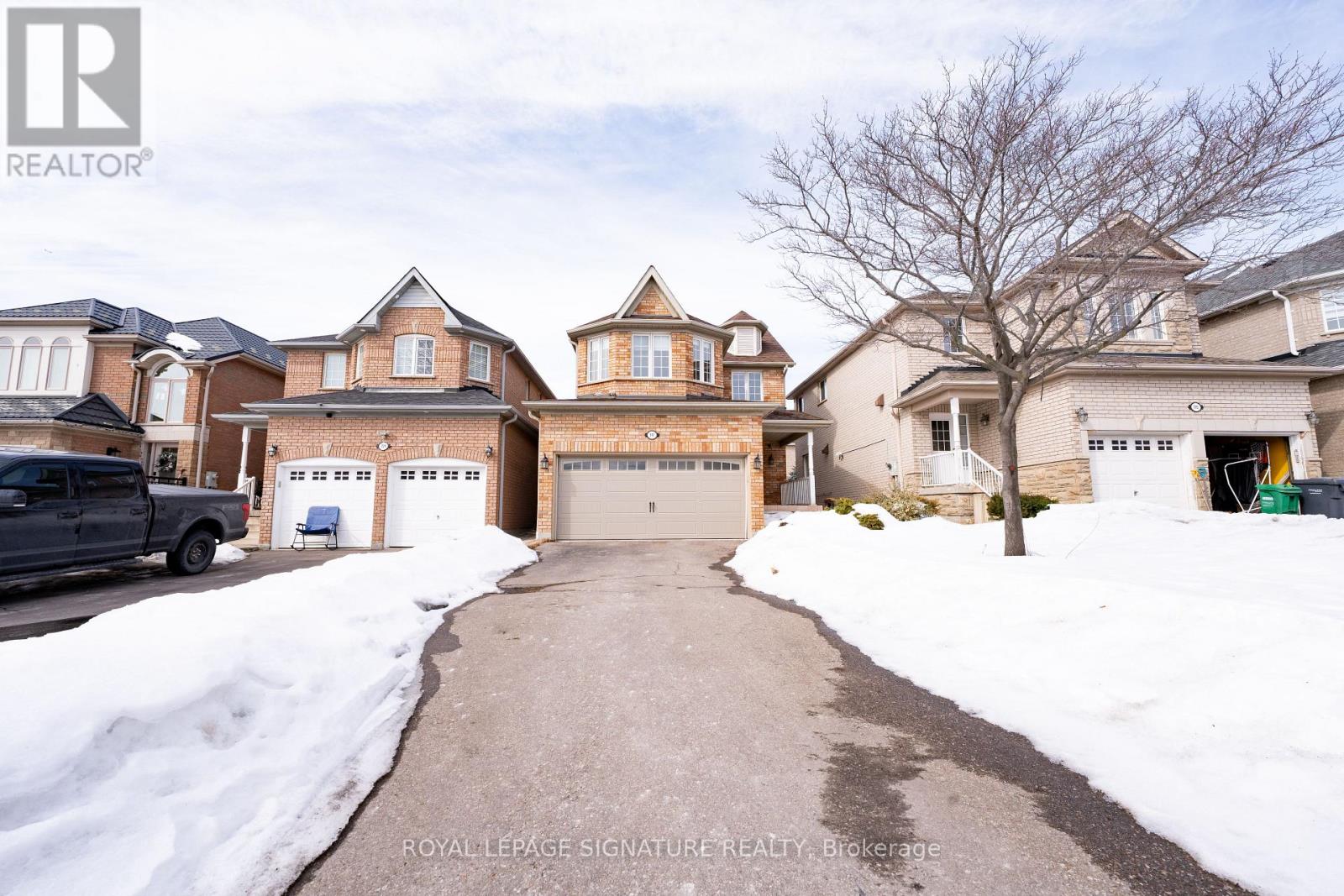 717 Salinger Court, Mississauga, Ontario  L5W 1L4 - Photo 43 - W12898788