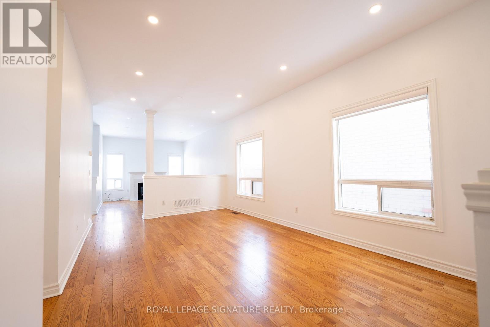 717 Salinger Court, Mississauga, Ontario  L5W 1L4 - Photo 6 - W12898788