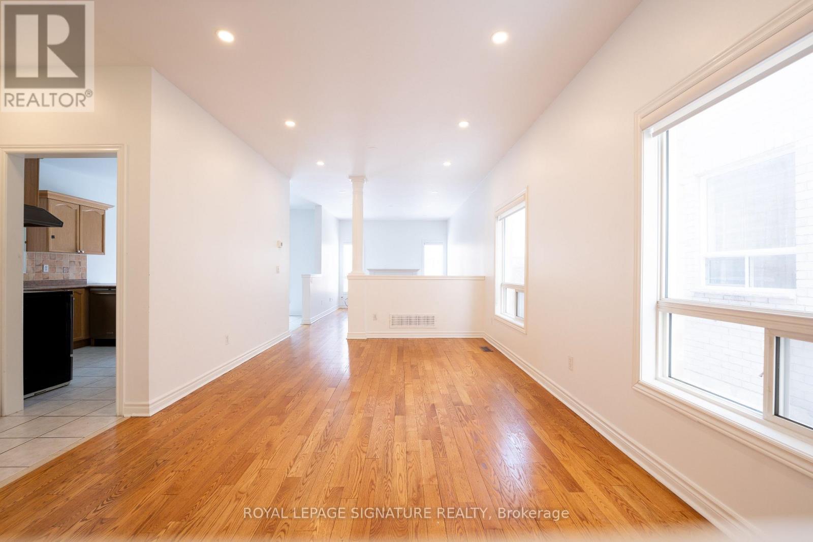 717 Salinger Court, Mississauga, Ontario  L5W 1L4 - Photo 7 - W12898788