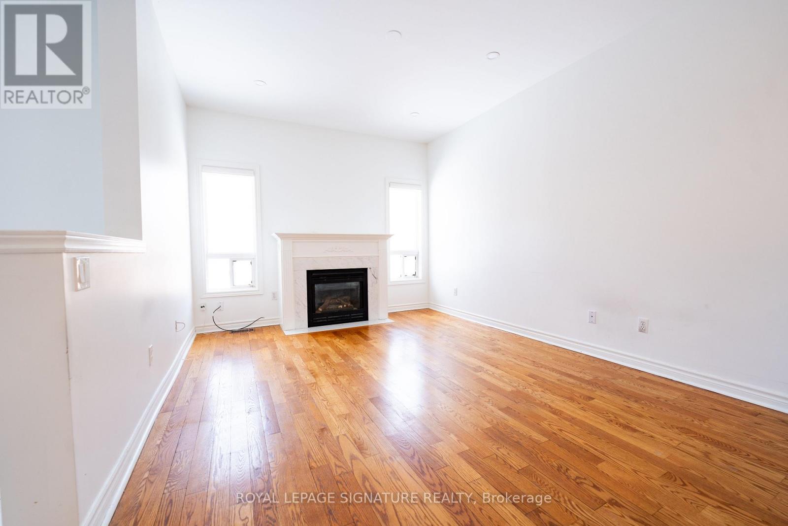 717 Salinger Court, Mississauga, Ontario  L5W 1L4 - Photo 9 - W12898788