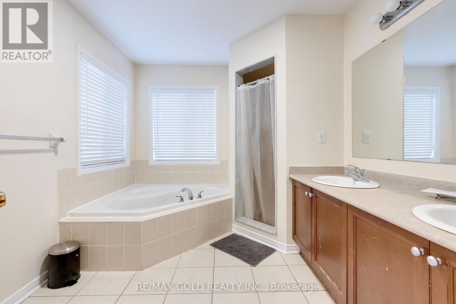 17 Maddybeth Crescent, Brampton, Ontario  L6Y 5R7 - Photo 22 - W12898794
