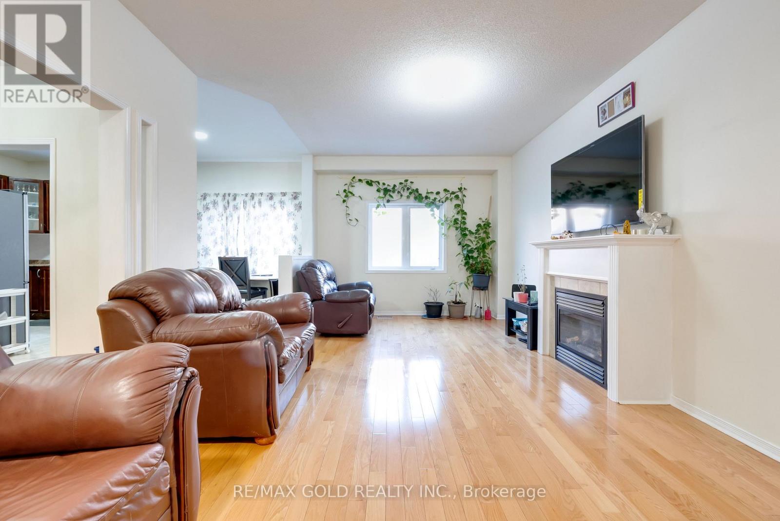 17 Maddybeth Crescent, Brampton, Ontario  L6Y 5R7 - Photo 7 - W12898794