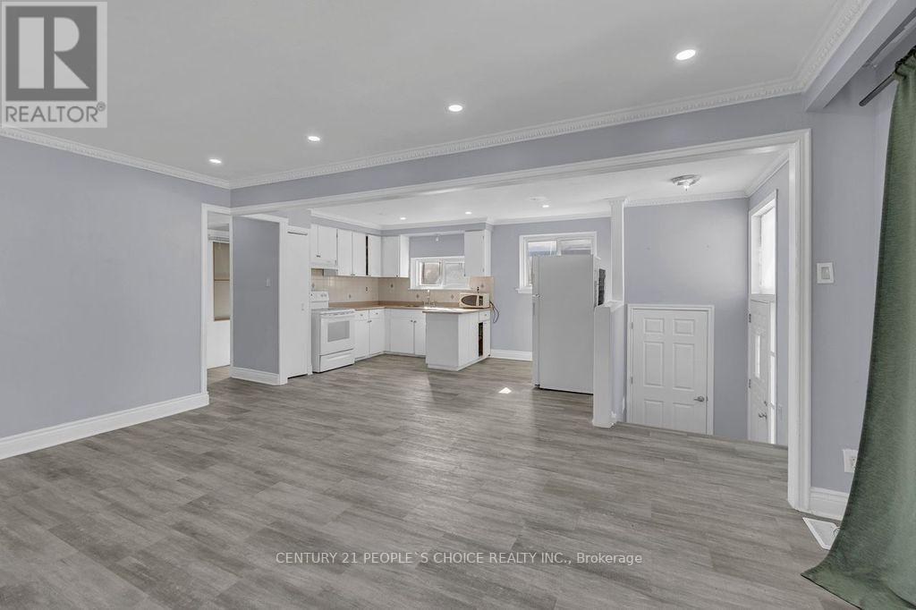 61 Primula Crescent, Toronto, Ontario  M9L 1J9 - Photo 12 - W12898798