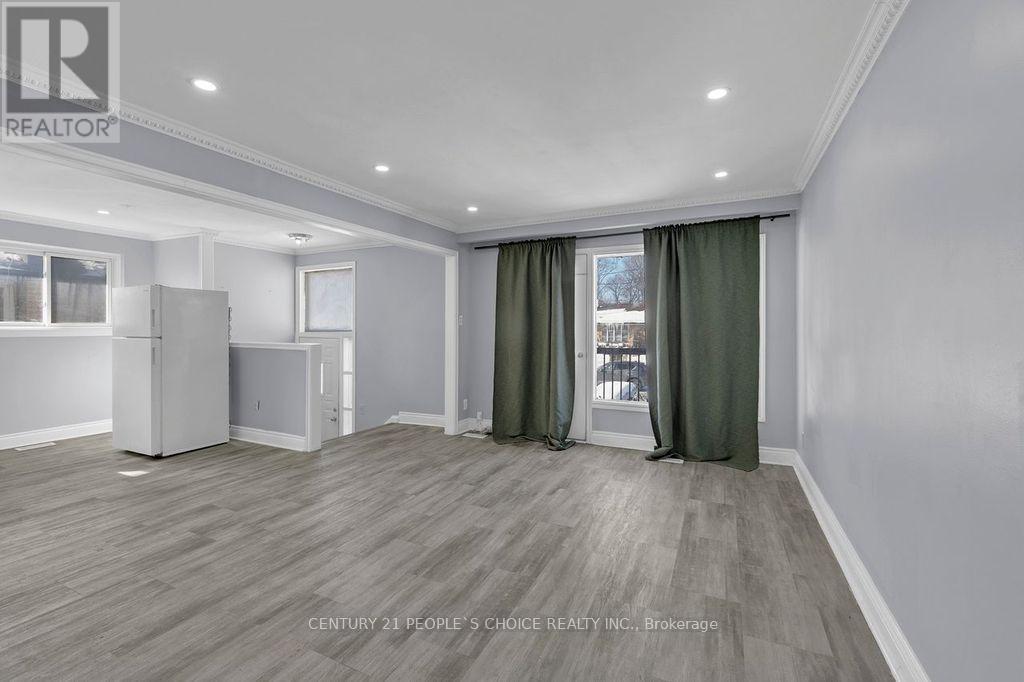 61 Primula Crescent, Toronto, Ontario  M9L 1J9 - Photo 14 - W12898798