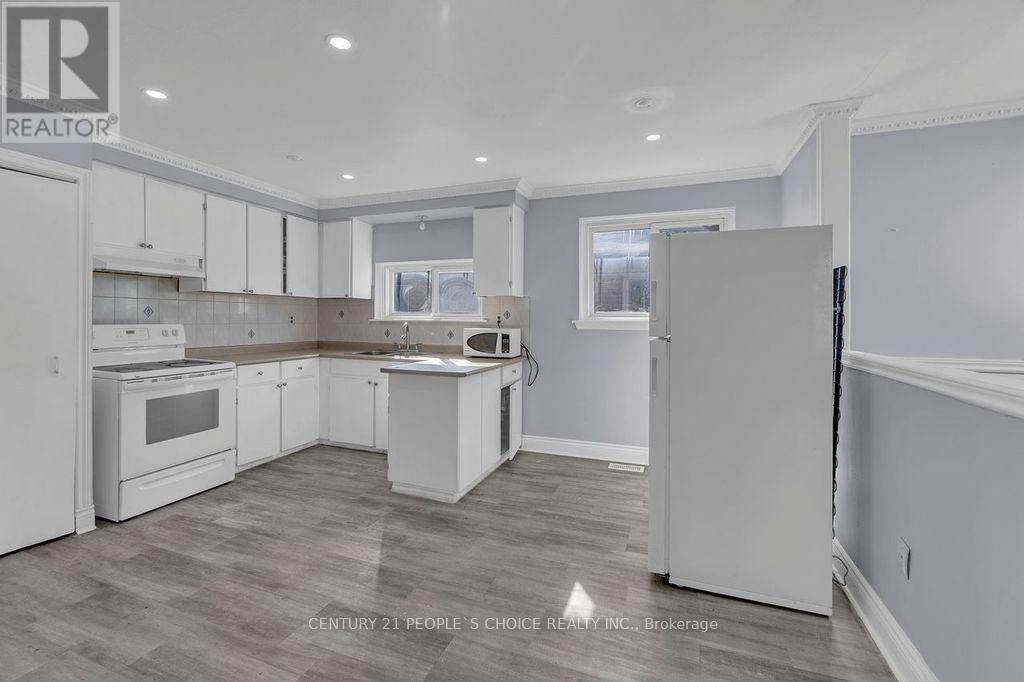 61 Primula Crescent, Toronto, Ontario  M9L 1J9 - Photo 16 - W12898798