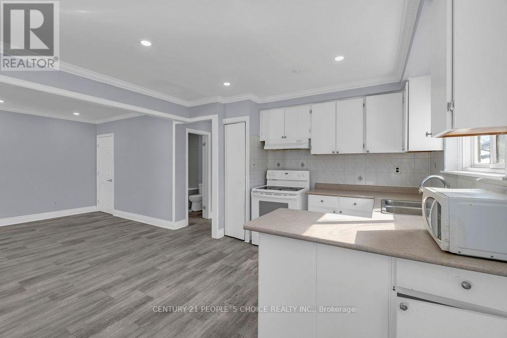 61 Primula Crescent, Toronto, Ontario  M9L 1J9 - Photo 19 - W12898798