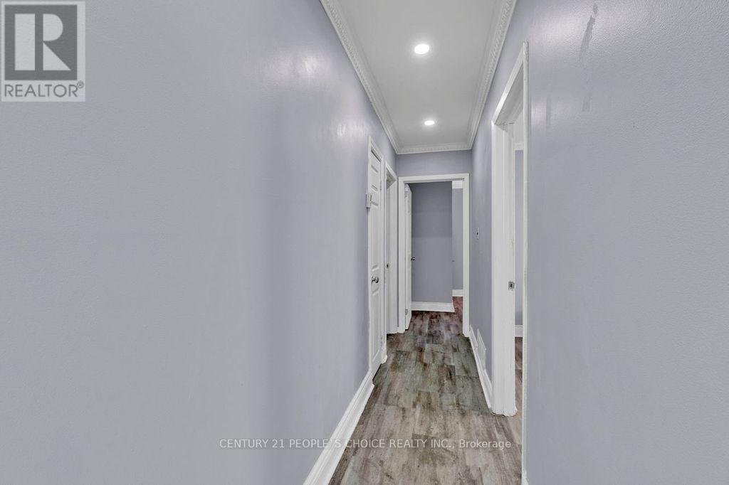 61 Primula Crescent, Toronto, Ontario  M9L 1J9 - Photo 22 - W12898798