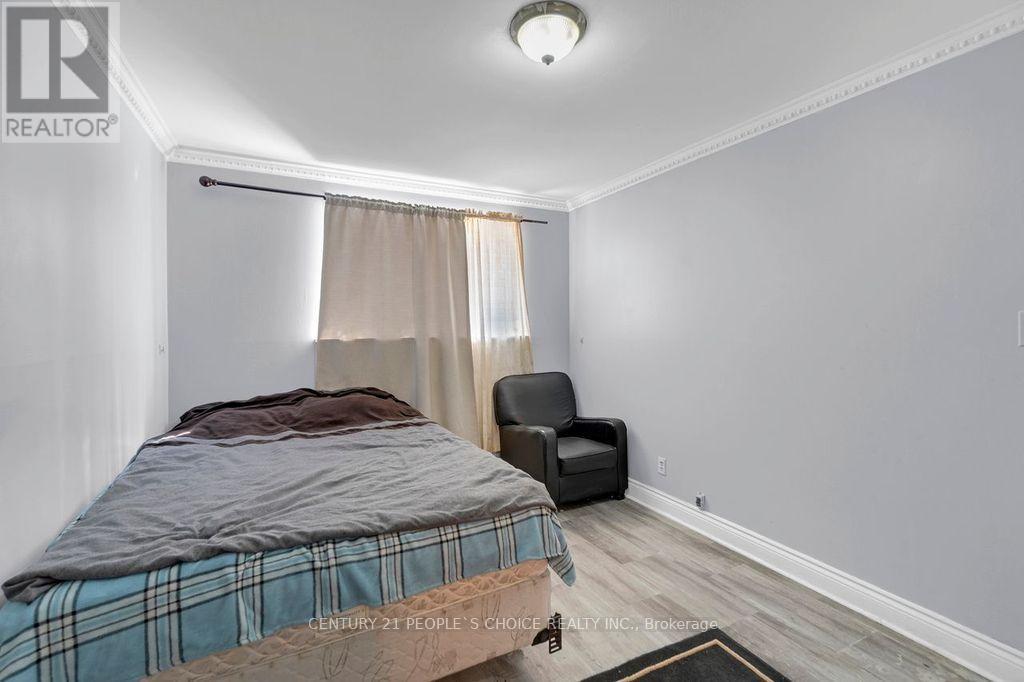 61 Primula Crescent, Toronto, Ontario  M9L 1J9 - Photo 24 - W12898798