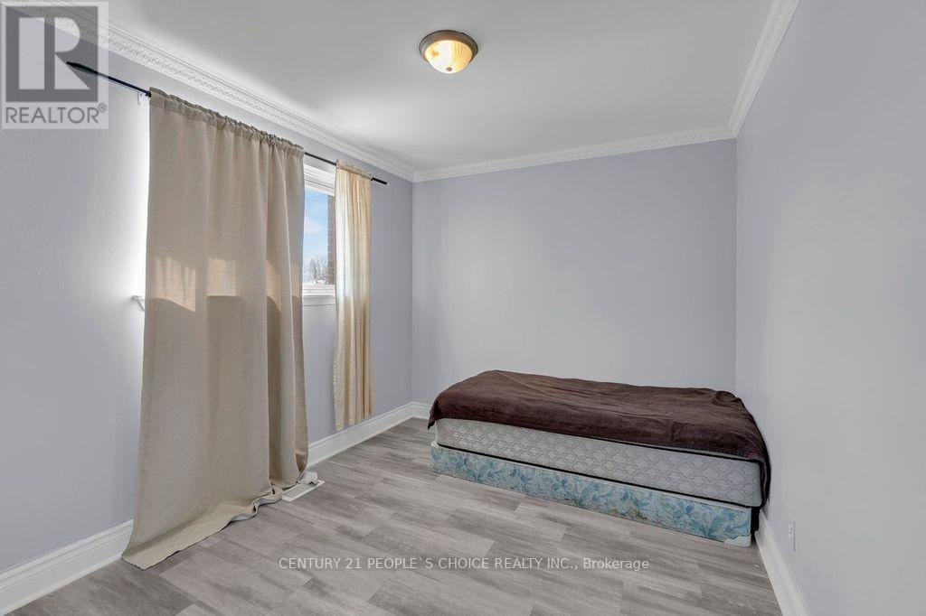 61 Primula Crescent, Toronto, Ontario  M9L 1J9 - Photo 27 - W12898798