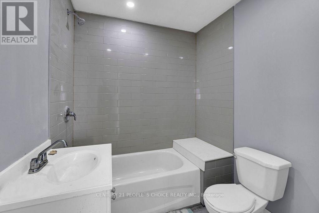 61 Primula Crescent, Toronto, Ontario  M9L 1J9 - Photo 32 - W12898798