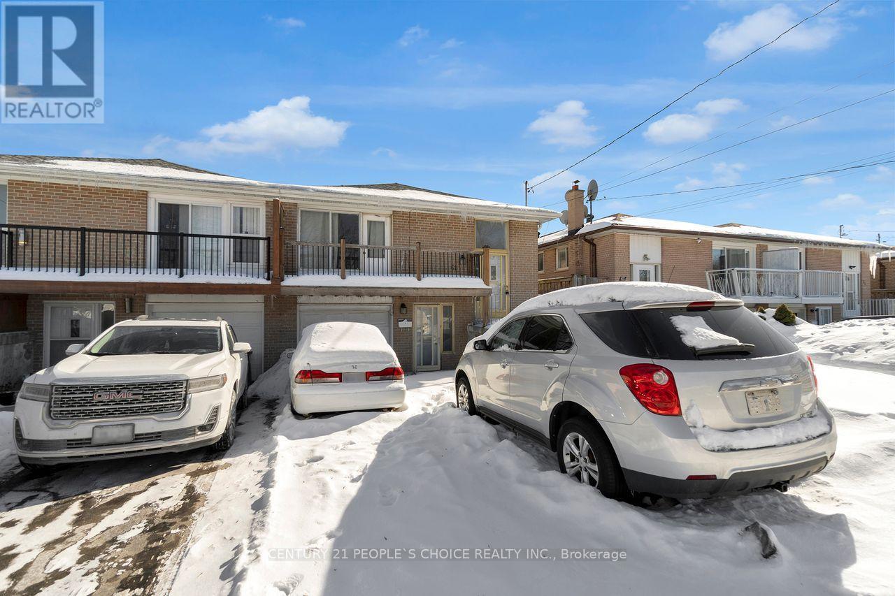 61 Primula Crescent, Toronto, Ontario  M9L 1J9 - Photo 4 - W12898798