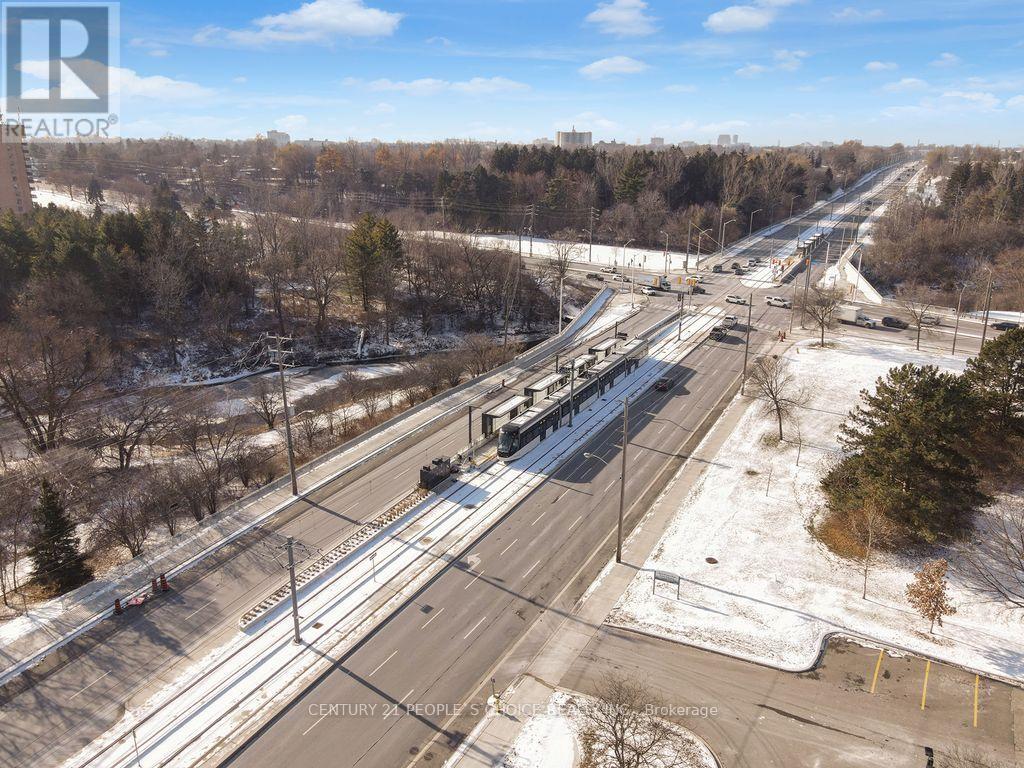 61 Primula Crescent, Toronto, Ontario  M9L 1J9 - Photo 49 - W12898798