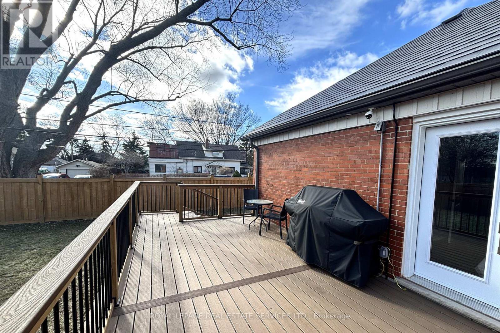 41 Ash Crescent, Toronto, Ontario  M8W 1E4 - Photo 19 - W12898800