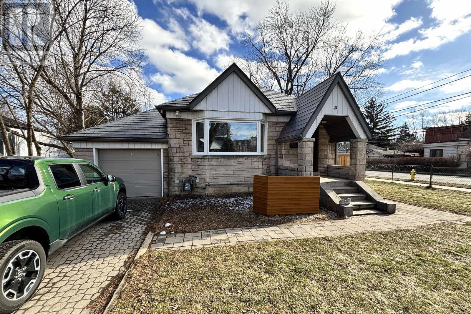 41 Ash Crescent, Toronto, Ontario  M8W 1E4 - Photo 2 - W12898800