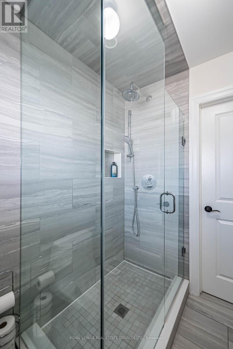 41 Ash Crescent, Toronto, Ontario  M8W 1E4 - Photo 24 - W12898800