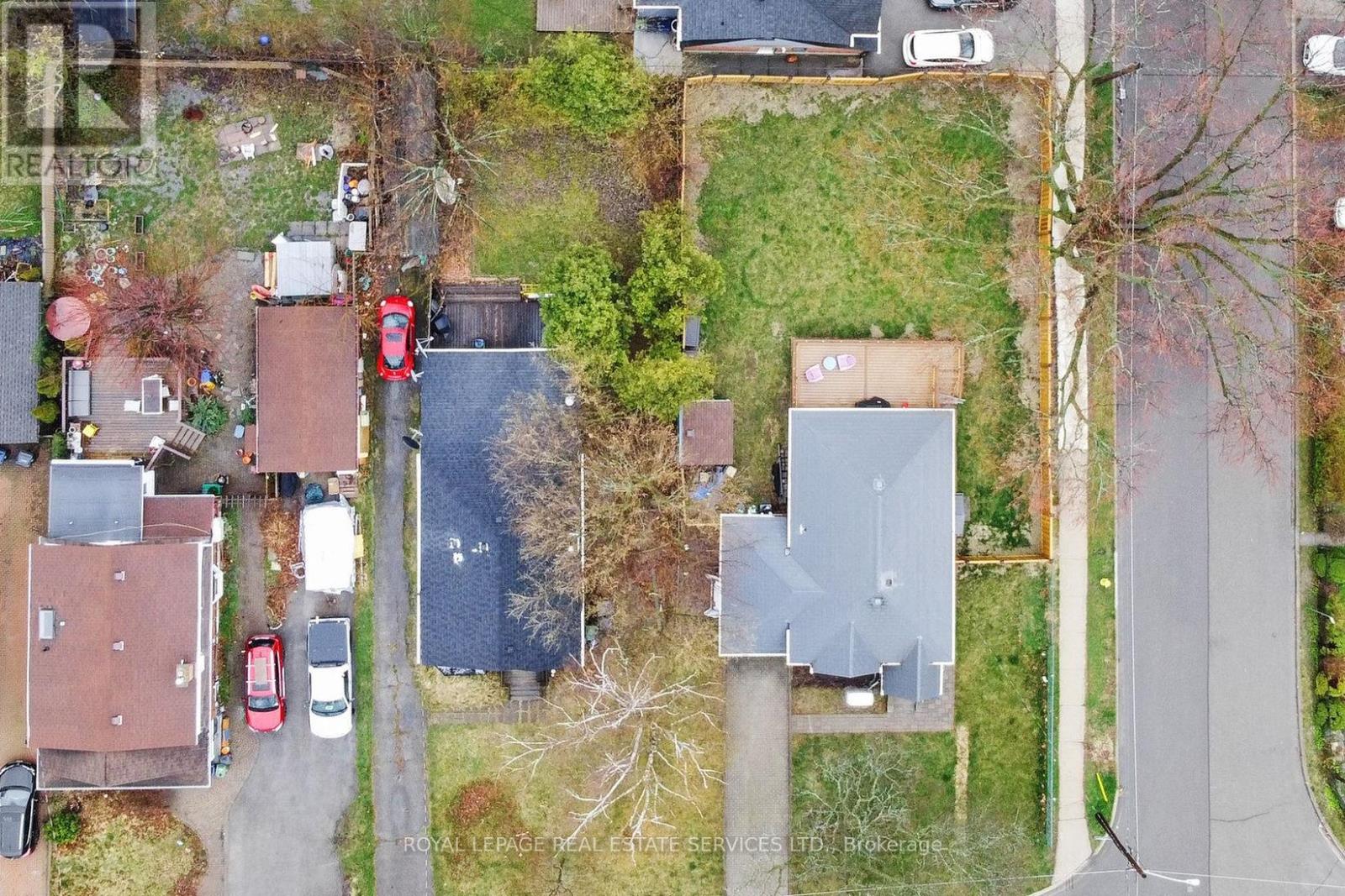 41 Ash Crescent, Toronto, Ontario  M8W 1E4 - Photo 3 - W12898800