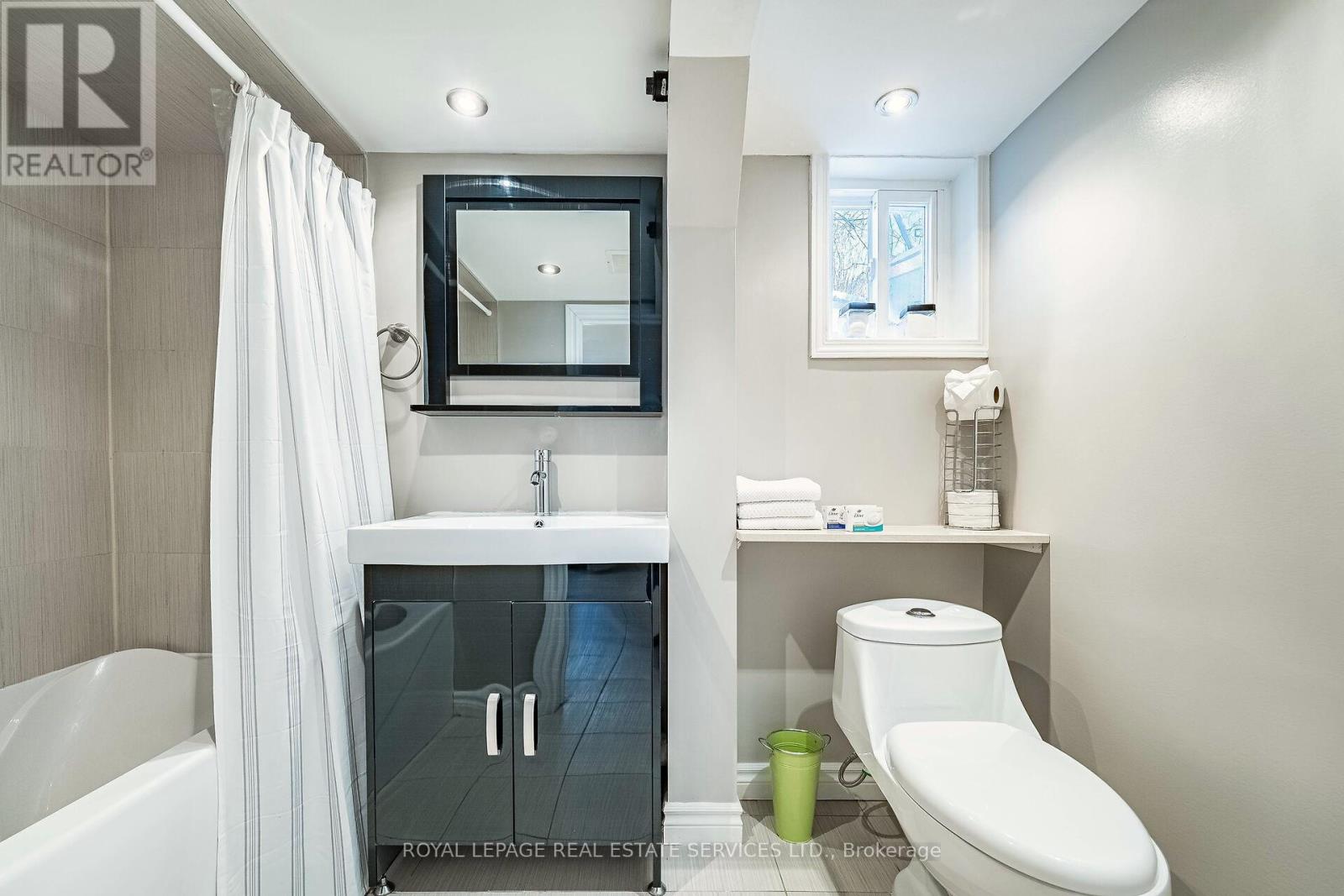 41 Ash Crescent, Toronto, Ontario  M8W 1E4 - Photo 34 - W12898800