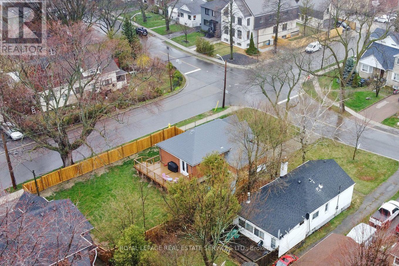 41 Ash Crescent, Toronto, Ontario  M8W 1E4 - Photo 41 - W12898800