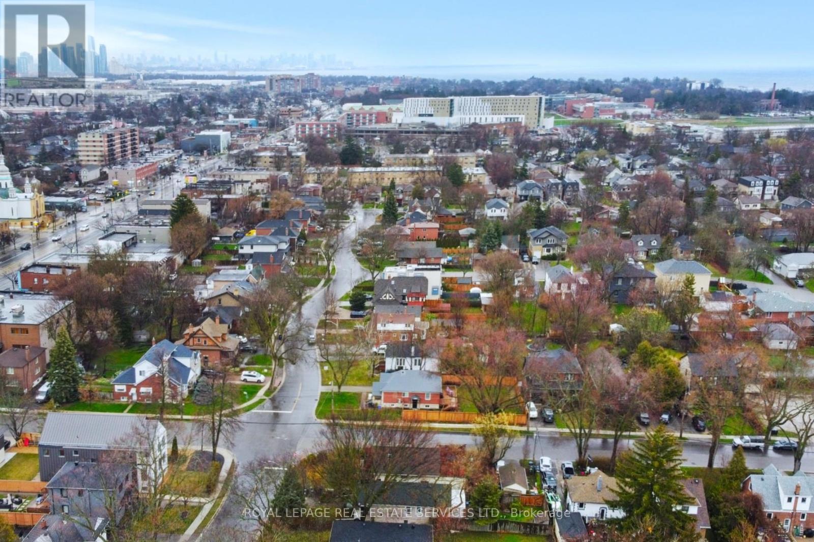 41 Ash Crescent, Toronto, Ontario  M8W 1E4 - Photo 42 - W12898800