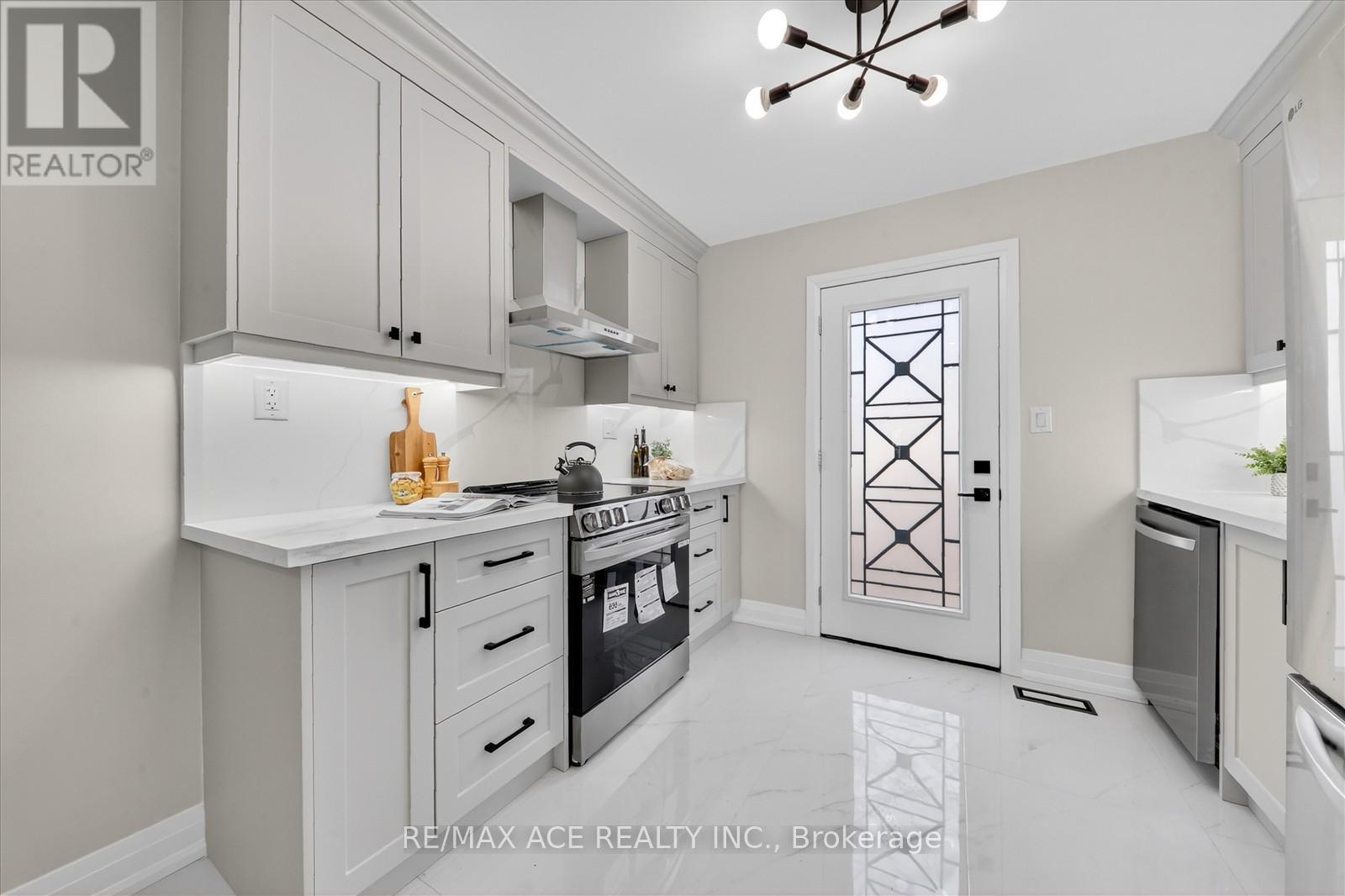 325 Boon Avenue, Toronto, Ontario  M6E 4A4 - Photo 12 - W12898826