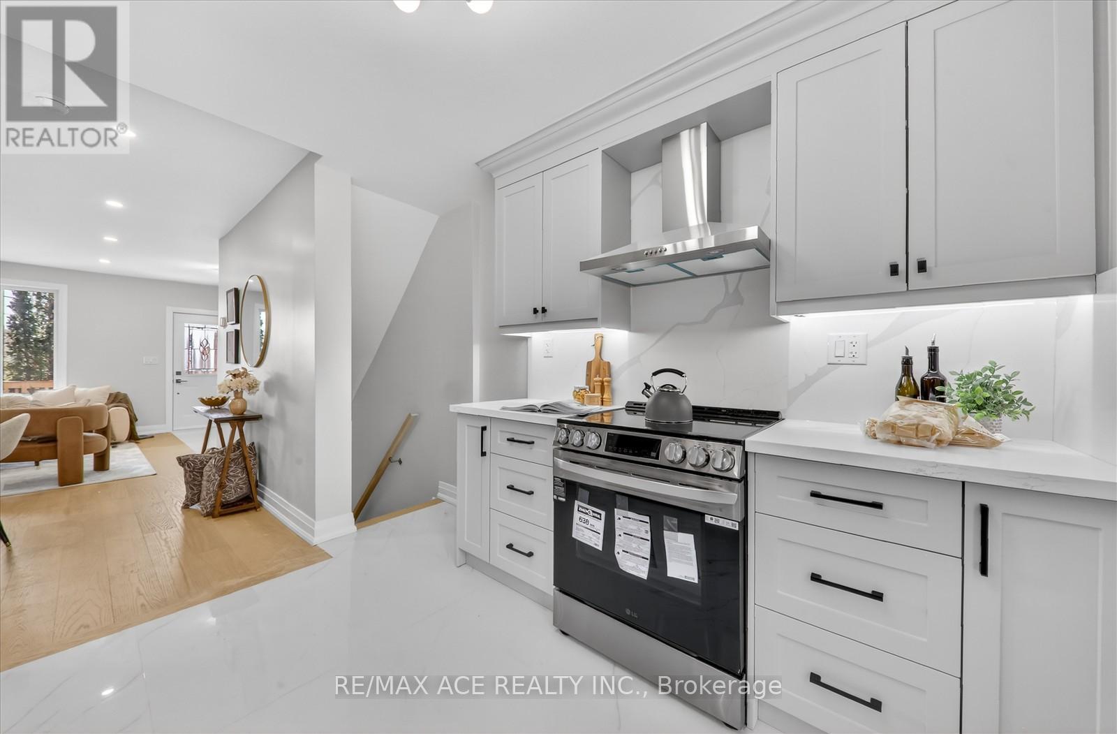 325 Boon Avenue, Toronto, Ontario  M6E 4A4 - Photo 15 - W12898826