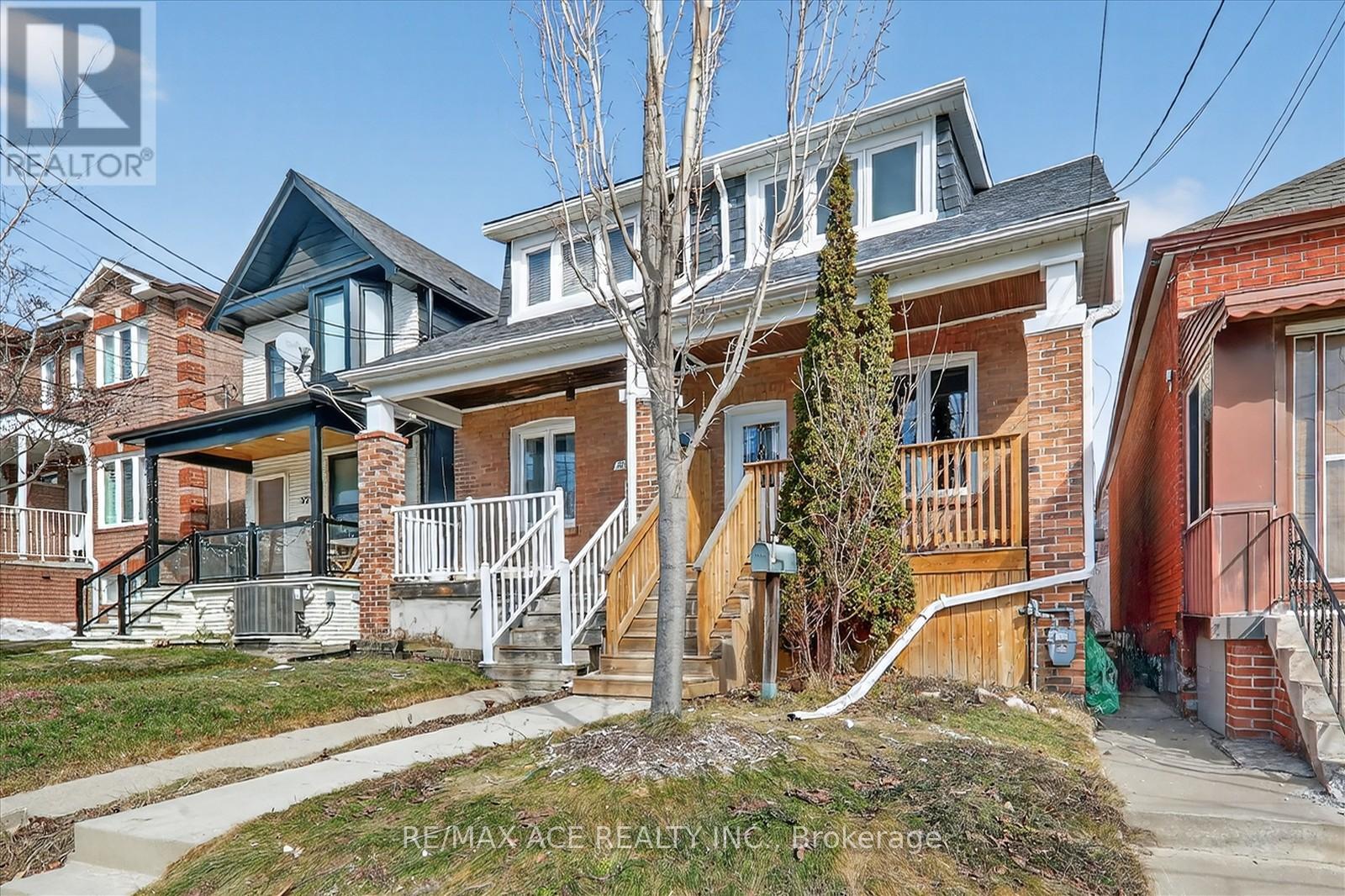 325 Boon Avenue, Toronto, Ontario  M6E 4A4 - Photo 3 - W12898826