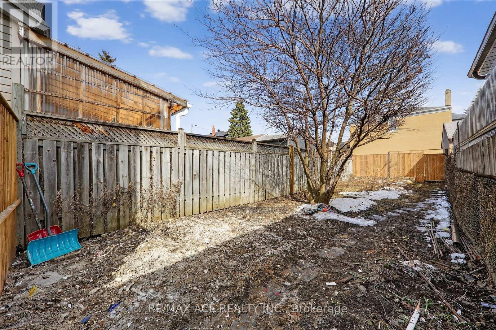 325 Boon Avenue, Toronto, Ontario  M6E 4A4 - Photo 31 - W12898826