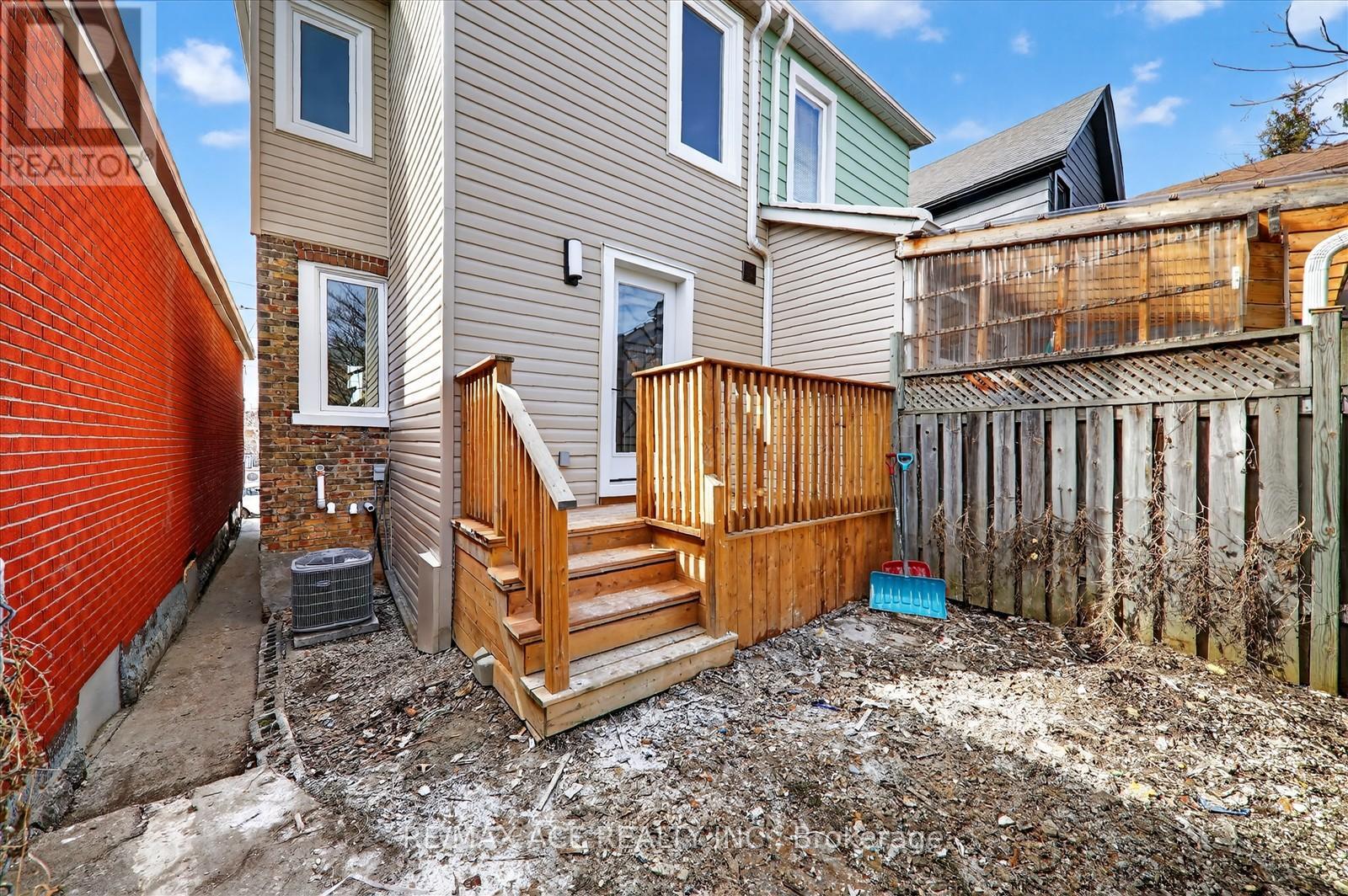 325 Boon Avenue, Toronto, Ontario  M6E 4A4 - Photo 32 - W12898826