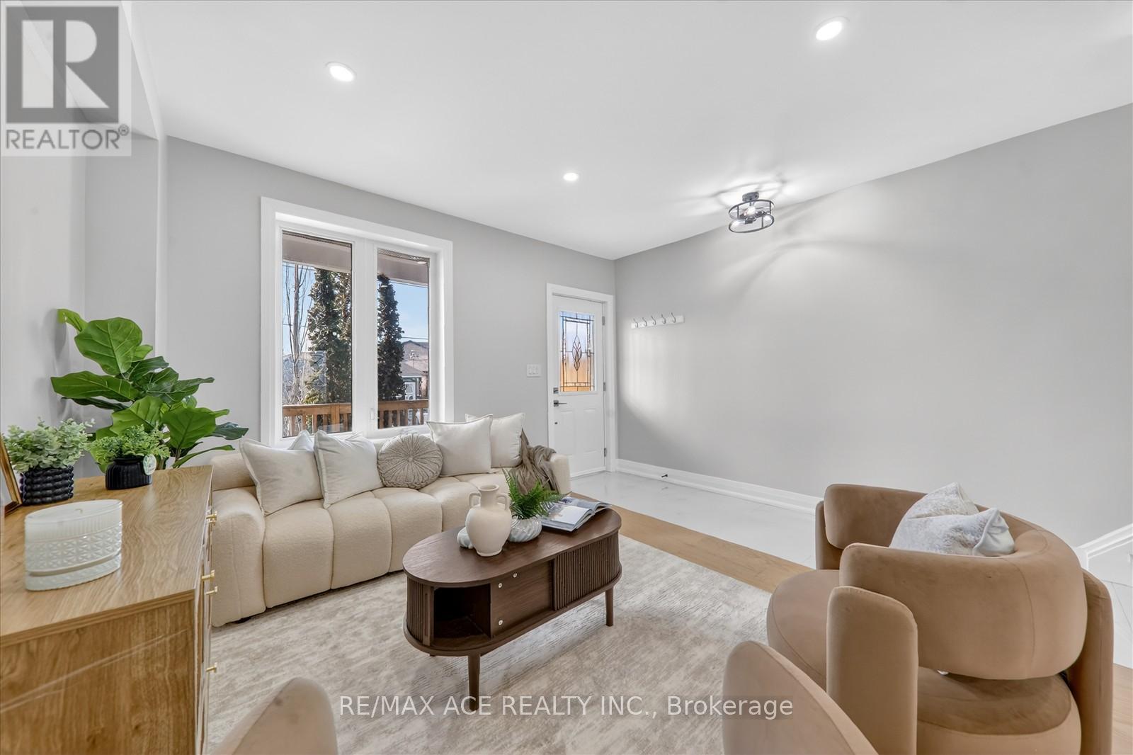 325 Boon Avenue, Toronto, Ontario  M6E 4A4 - Photo 9 - W12898826