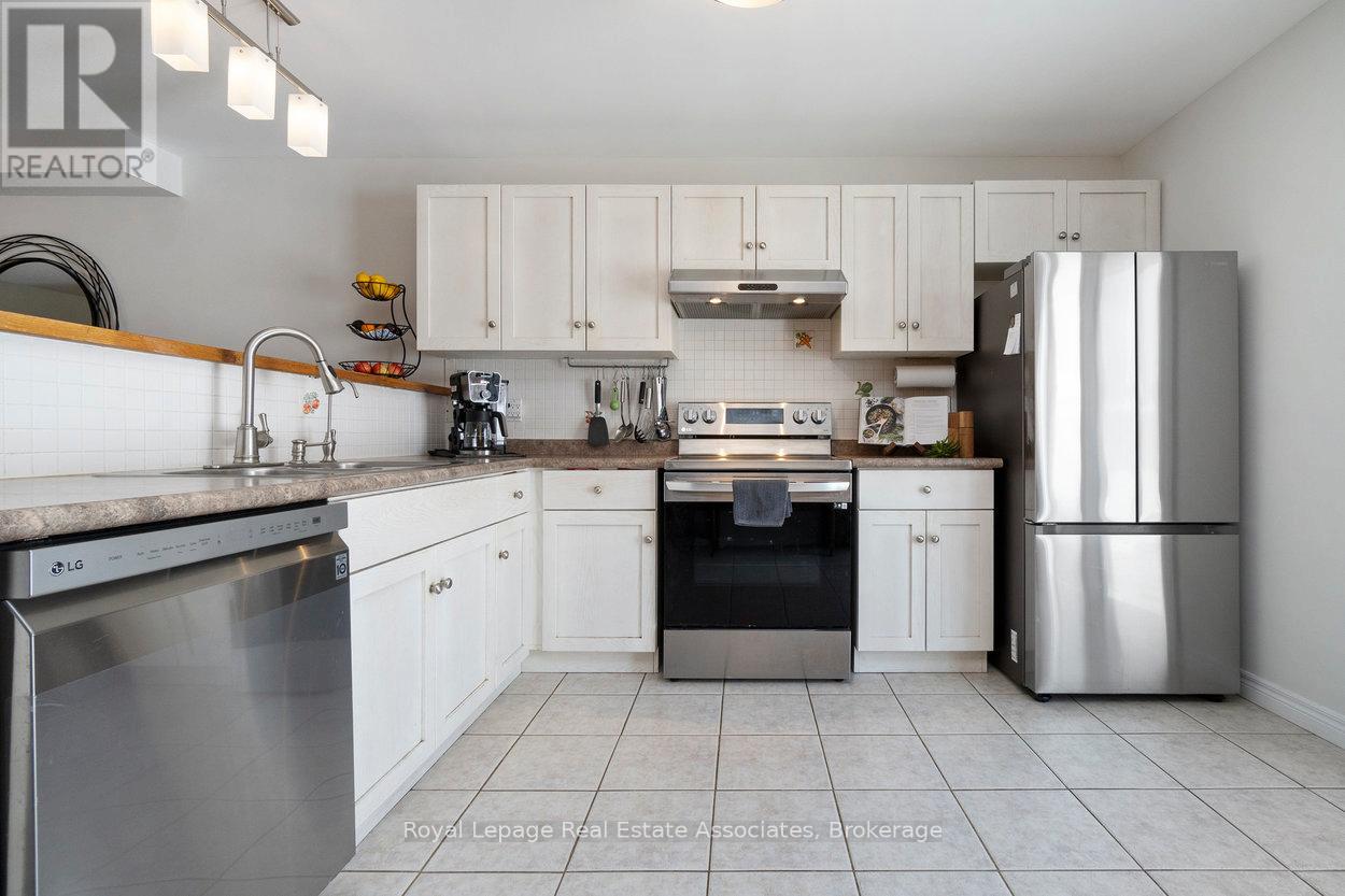 23 Rachlin Drive, Halton Hills, Ontario  L7J 3A9 - Photo 11 - W12898860