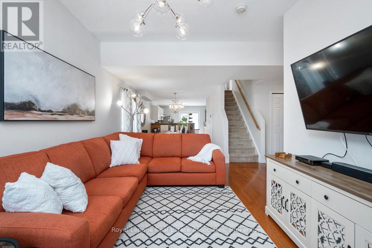 23 Rachlin Drive, Halton Hills, Ontario  L7J 3A9 - Photo 3 - W12898860