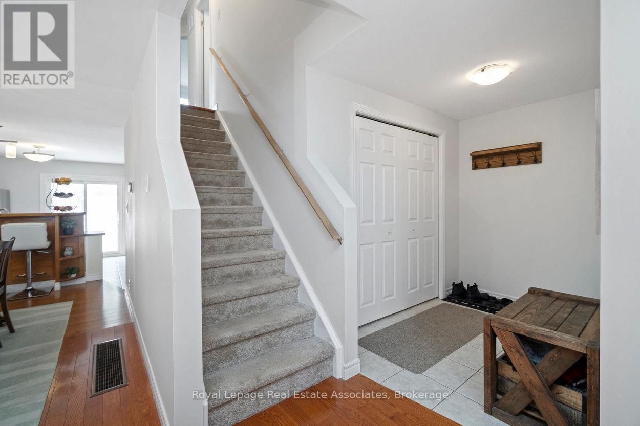 23 Rachlin Drive, Halton Hills, Ontario  L7J 3A9 - Photo 4 - W12898860