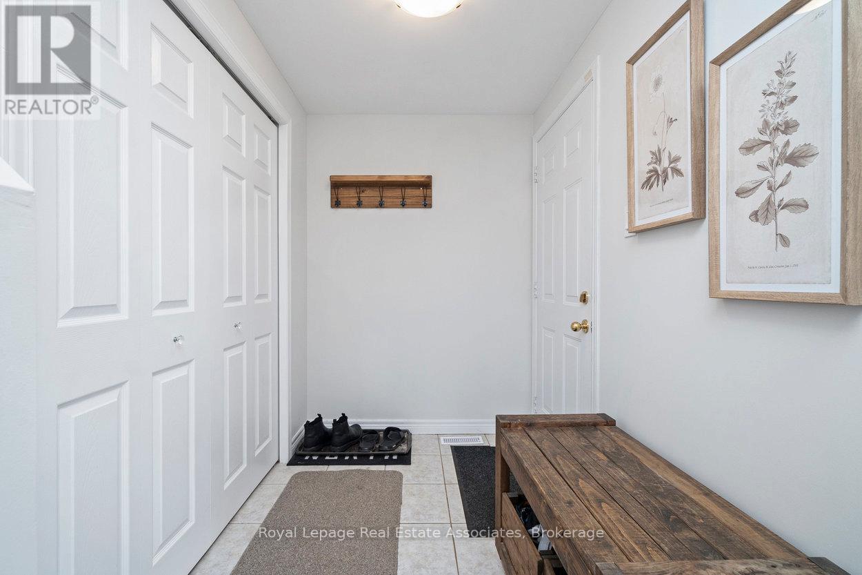 23 Rachlin Drive, Halton Hills, Ontario  L7J 3A9 - Photo 5 - W12898860