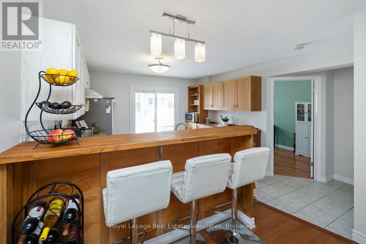 23 Rachlin Drive, Halton Hills, Ontario  L7J 3A9 - Photo 9 - W12898860