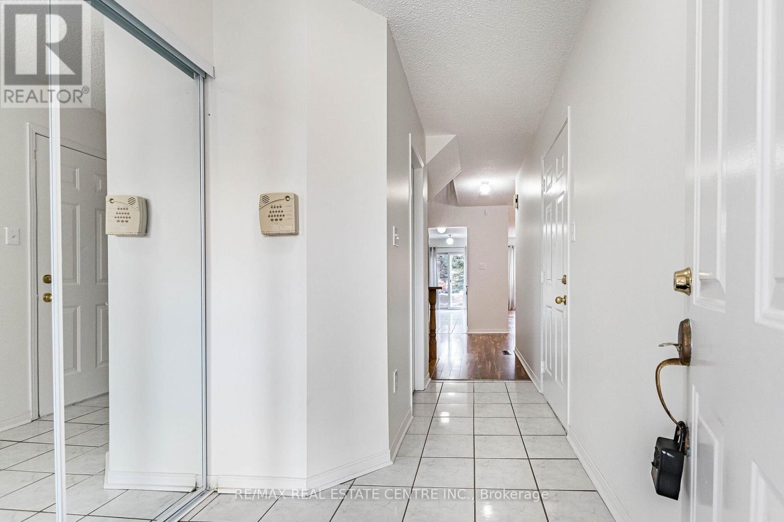 48 - 10 Cherrytree Drive, Brampton, Ontario  L6Y 5E9 - Photo 5 - W12898866