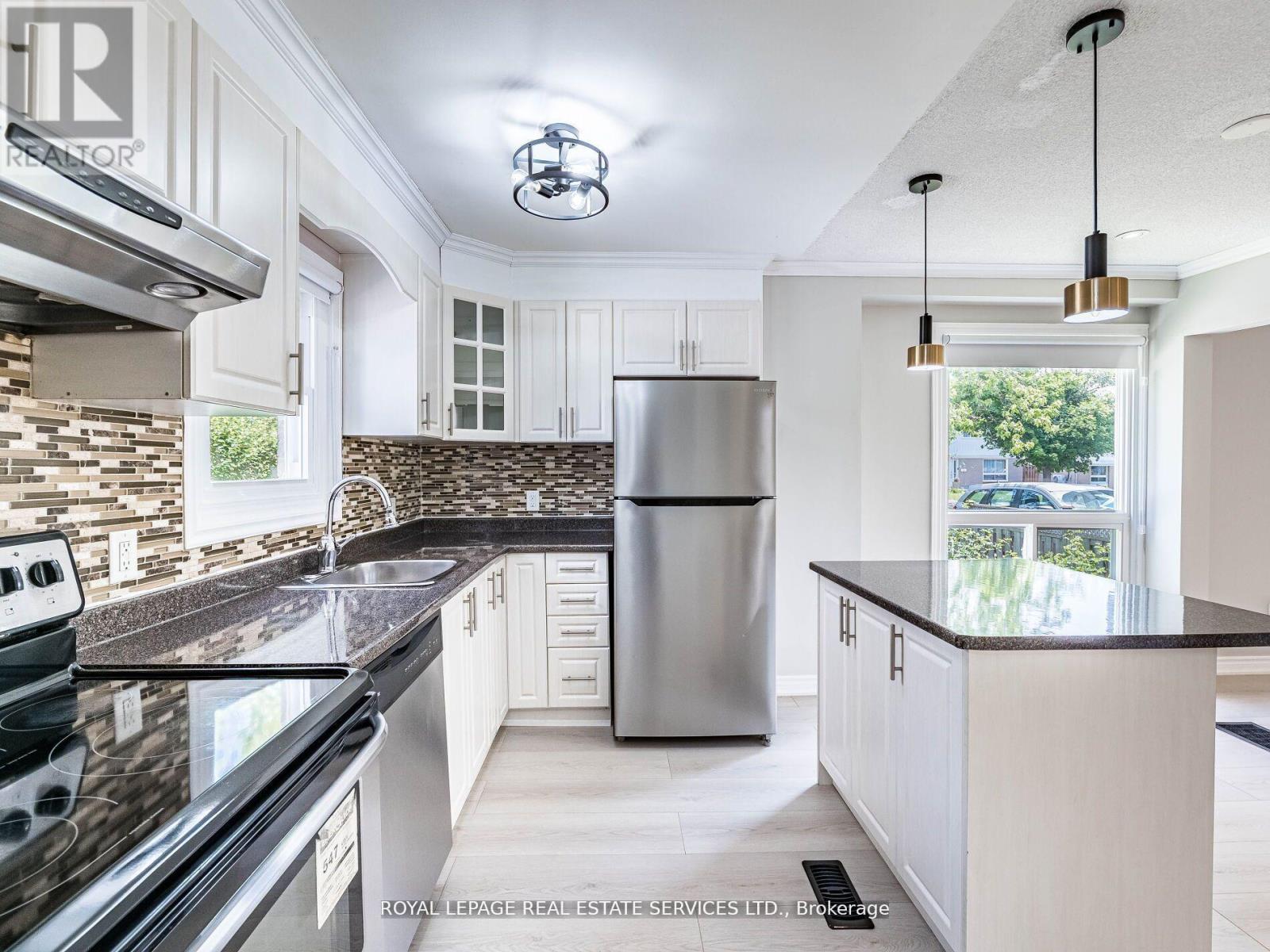 20 Handel Court, Brampton (Central Park), Ontario  L6S 1Y4 - Photo 13 - W12898888