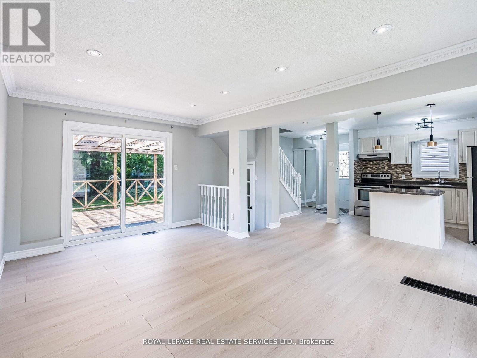 20 Handel Court, Brampton (Central Park), Ontario  L6S 1Y4 - Photo 8 - W12898888