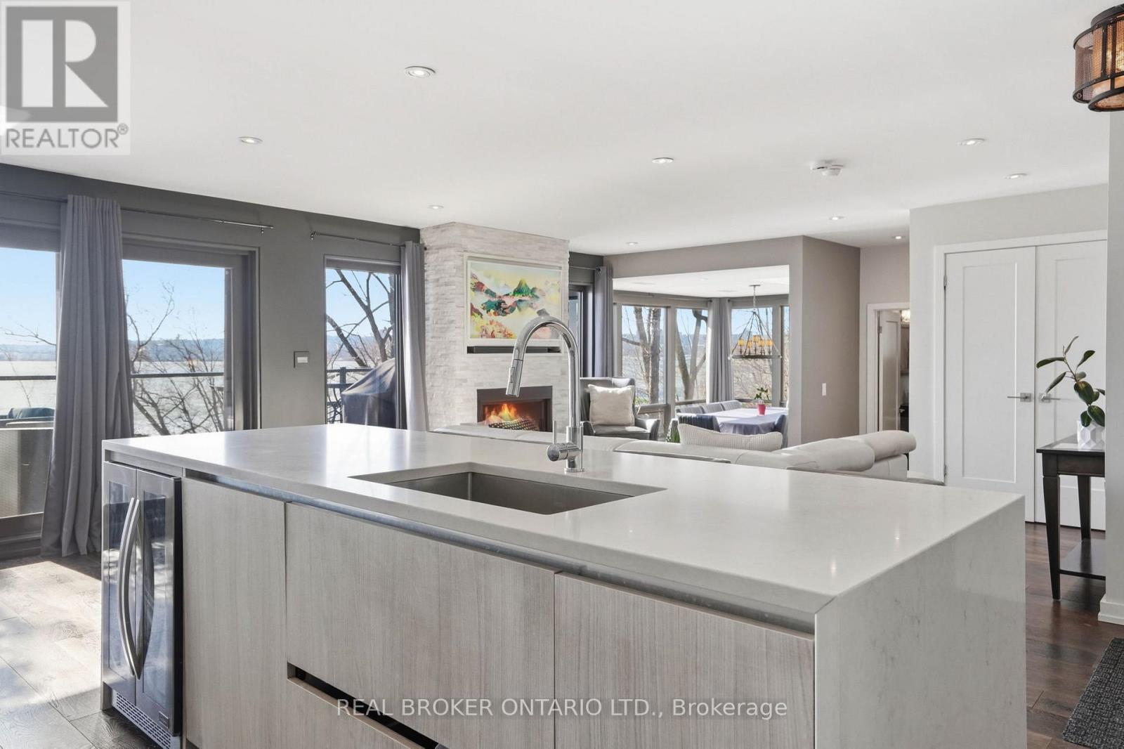 868 Danforth Place, Burlington, Ontario  L7T 1S2 - Photo 12 - W12898926