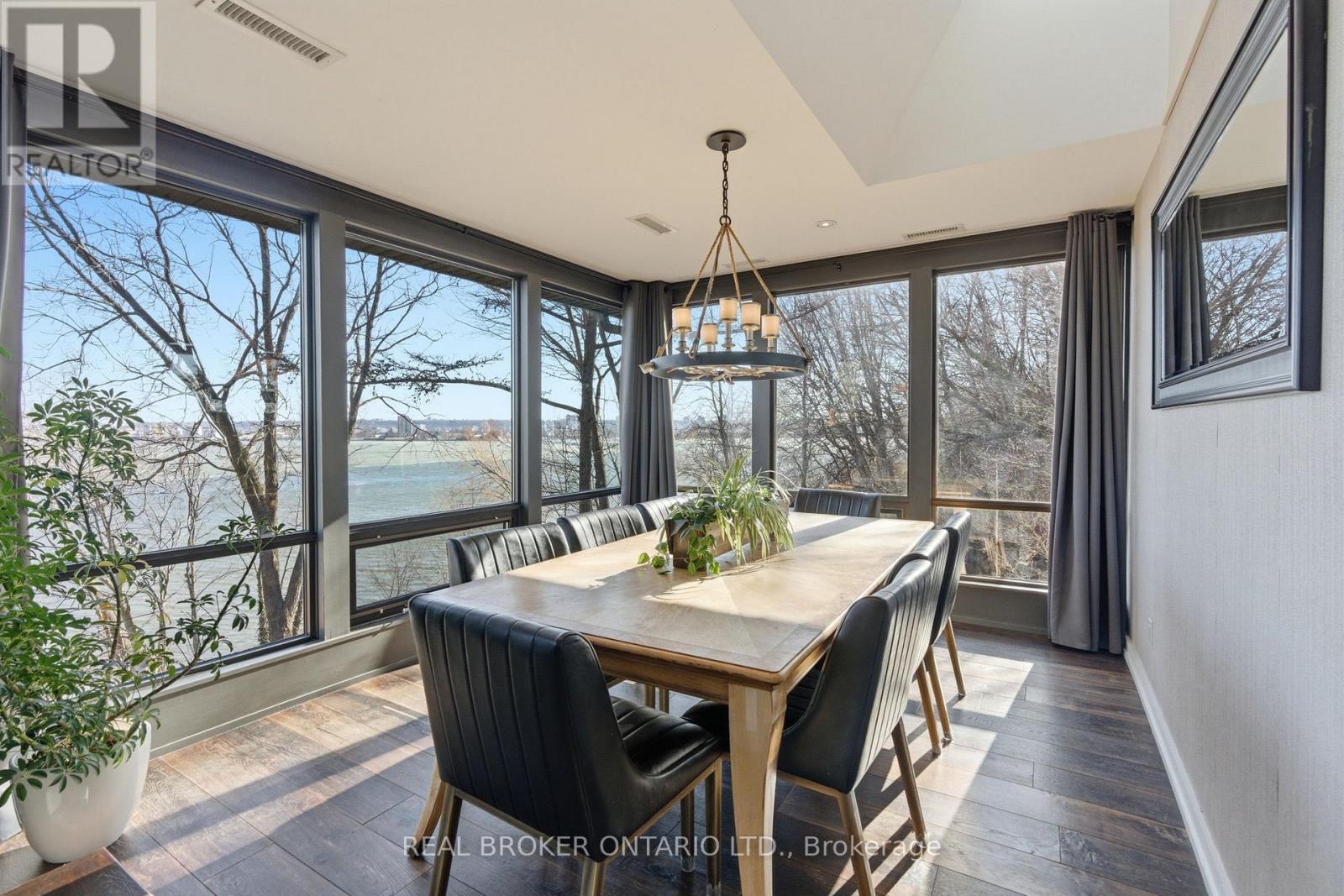 868 Danforth Place, Burlington, Ontario  L7T 1S2 - Photo 13 - W12898926