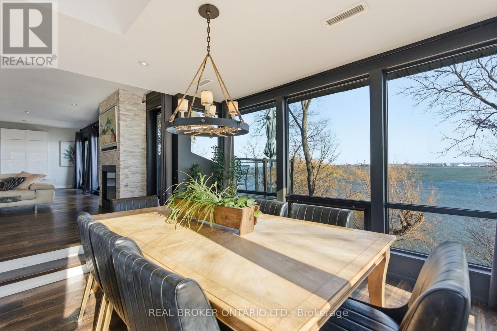 868 Danforth Place, Burlington, Ontario  L7T 1S2 - Photo 14 - W12898926