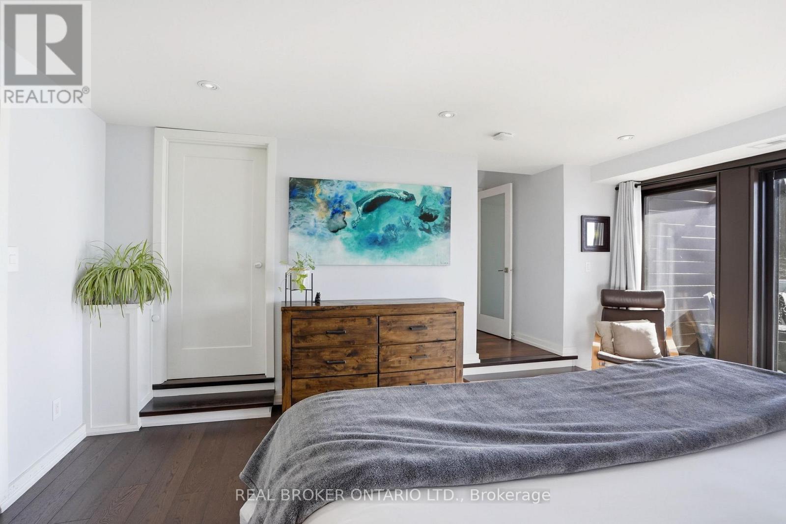 868 Danforth Place, Burlington, Ontario  L7T 1S2 - Photo 16 - W12898926