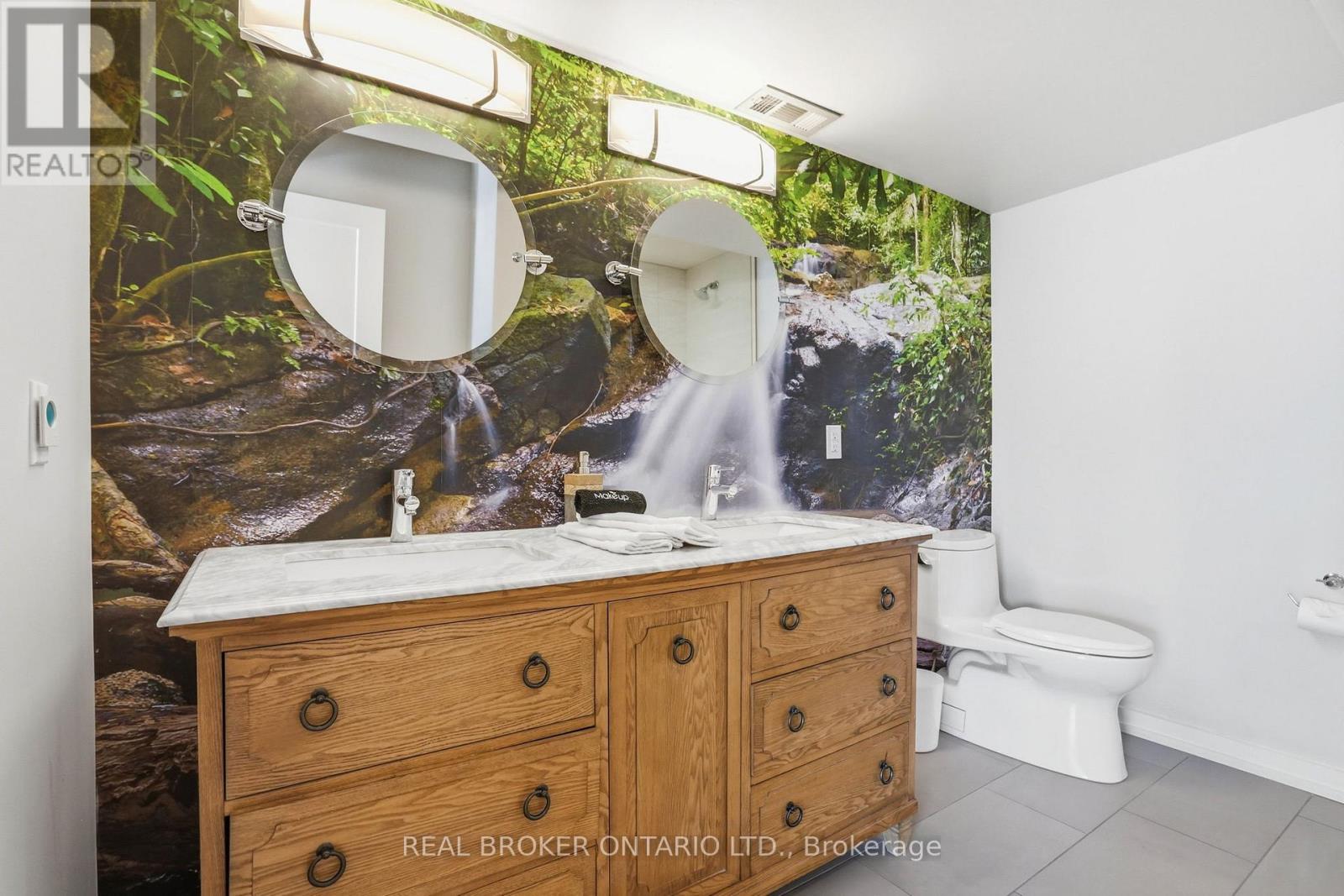 868 Danforth Place, Burlington, Ontario  L7T 1S2 - Photo 24 - W12898926