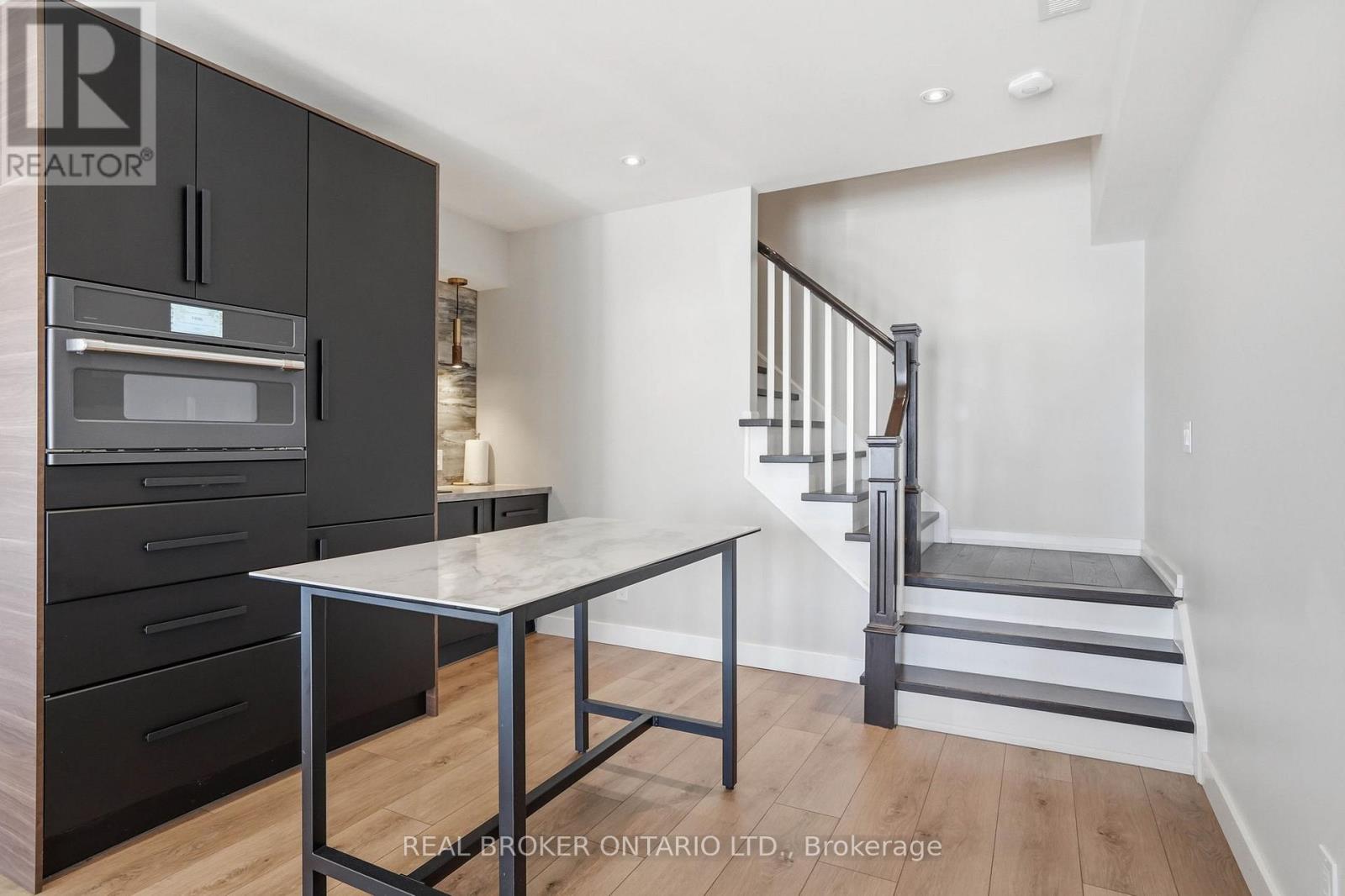 868 Danforth Place, Burlington, Ontario  L7T 1S2 - Photo 25 - W12898926