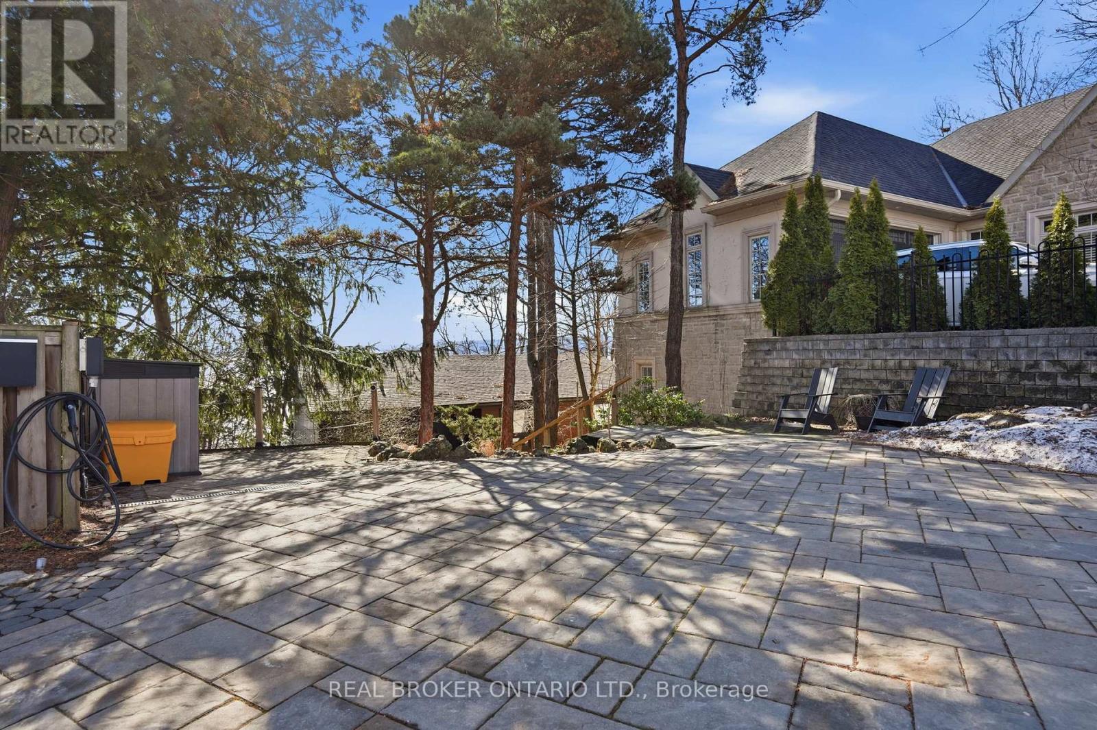 868 Danforth Place, Burlington, Ontario  L7T 1S2 - Photo 35 - W12898926