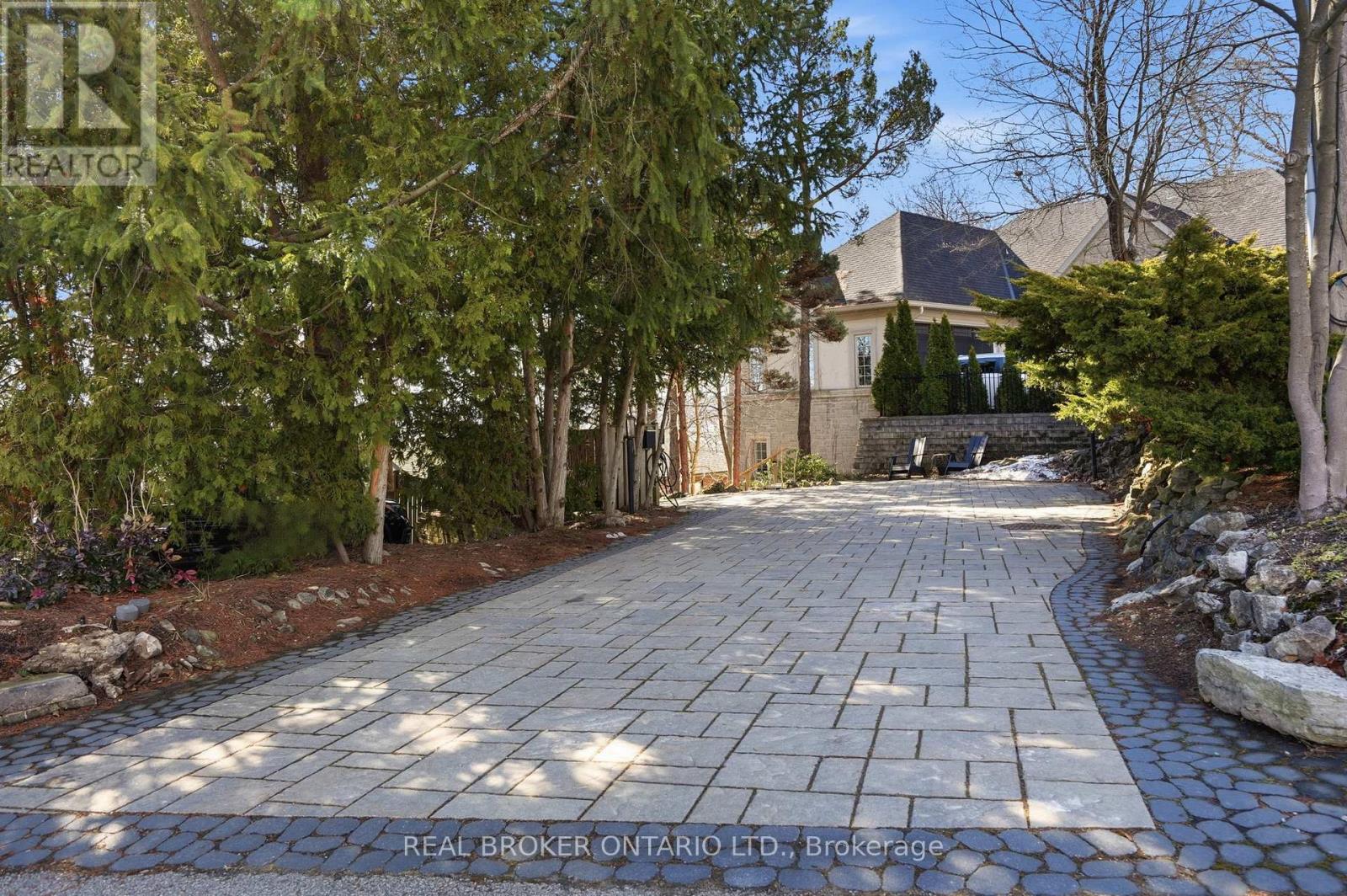 868 Danforth Place, Burlington, Ontario  L7T 1S2 - Photo 36 - W12898926