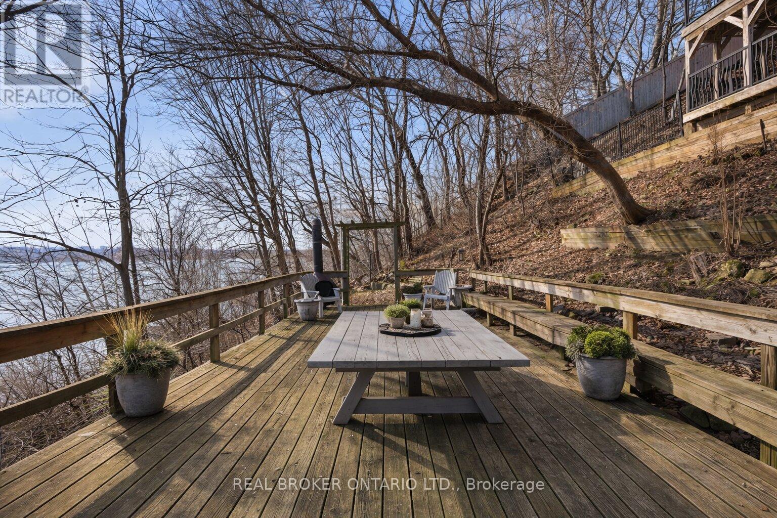 868 Danforth Place, Burlington, Ontario  L7T 1S2 - Photo 39 - W12898926